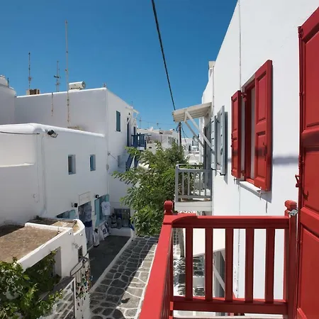 Guest house Luxury Traditional Three-bedroom House *