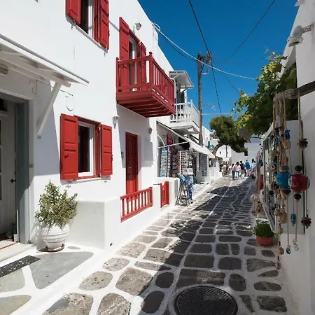 Luxury Traditional Three-bedroom House Guest house *