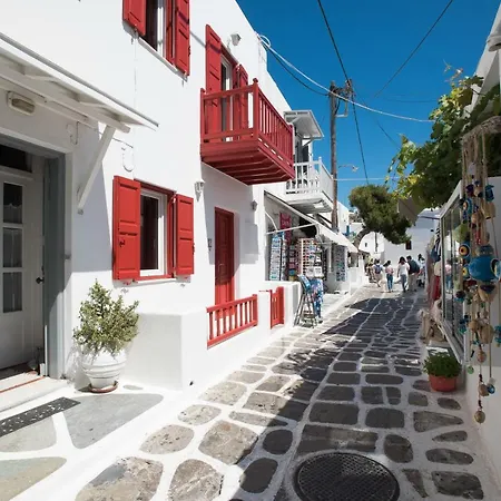 Luxury Traditional Three-bedroom House Guest house *